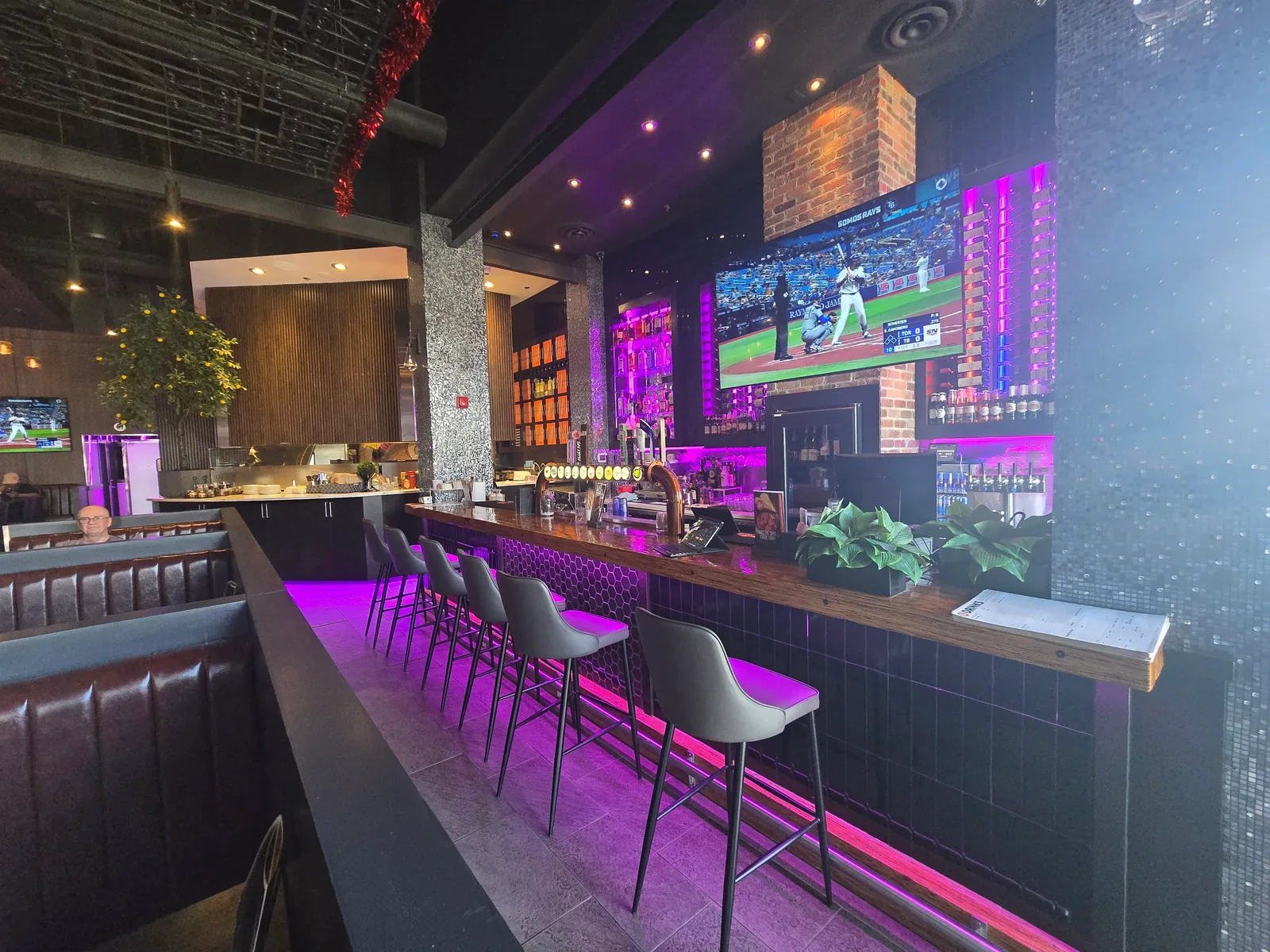 Full bar with craft beer taps, cocktails and big-screen sports at THE PIZZA SPOT – all-day happy hour at our West Edmonton Mall location